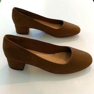 Clark's Tan/Taupe Low Heel Suede Pumps 8